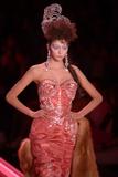 th_03053_md-lerage.com-fw04-hc-paris-w-dior-002-h3uvkhqt_122_104lo.jpg