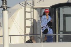 th_451907708_Rihannaonthe435mcharteryachtLatitudeoffPortoCervo15.7.2012_11_122_128lo.jpg