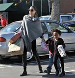 th_65266_Preppie_-_Angelina_Jolie_at_Whole_Foods_-_Jan._16_2010_1141_122_130lo.jpg