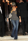 th_62368_celebrity_paradise.com_TheElder_ParisHilton2011_08_31_arrivesatLeBourgetAirport2_122_142lo.jpg