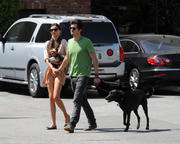 th_66205_Preppie_MirandaKerrandOrlandoBloomenjoyingthedaytogetherinL.A._March2720102_122_200lo.jpg