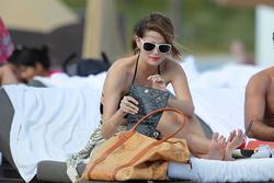 http://img255.imagevenue.com/loc383/th_312892722_Mischa_Barton_Bikini_Candids_on_the_Beach_in_Miami_December_27_2011_274_122_383lo.jpg
