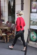 th_32946_Tikipeter_Reese_Witherspoon_April_27_1_005_123_44lo.jpg