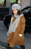 th_99123_celebrity-paradise.com-The_Elder-Katie_Holmes_2010-02-09_-_stooped_off_at_a_local_Starbucks_in_NY_3171_122_495lo.jpg