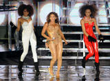 th_53818_Preppie_-_Beyonce_Live_at_F1_Rocks_at_Fort_Canning_Park_in_Singapore_-_September_26_2009_9383___122_506lo.jpg