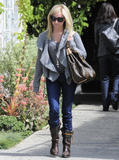 th_11601_ashleytisdaleoutinwesthollywoodtikipetercelebritycity009_123_561lo.jpg