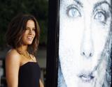 th_58820_celebrity-paradise.com-The_Elder-Kate_Beckinsale_2009-09-09_-_Whiteout_Premiere_in_Westwood_1143_122_59lo.jpg